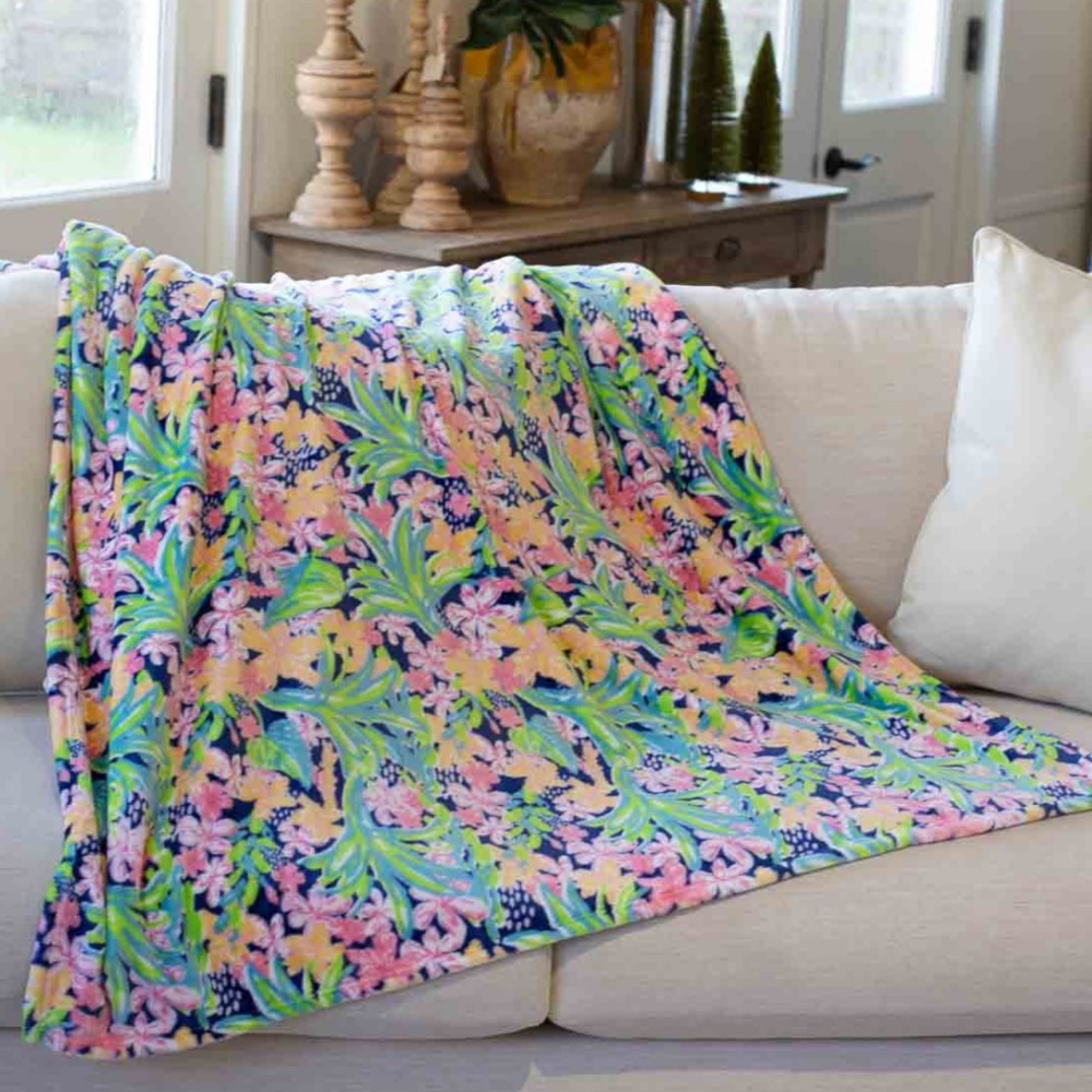 NEW The Royal Standard Luxuriously  Soft Grenada Throw